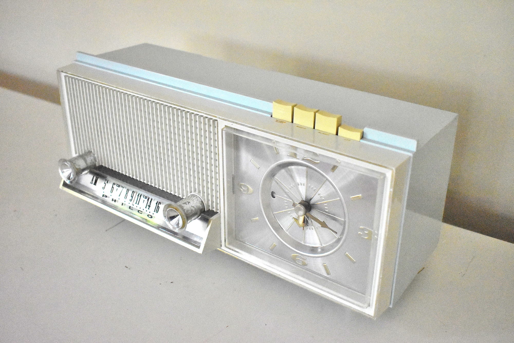 Diamond Blue 1964 Philco Model M-716-124 AM Vacuum Tube Radio Sounds and Looks Lovely!