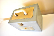 Load image into Gallery viewer, Star Frost Mid Century 1955 Philco Model D-665-126 Vacuum Tube AM Valise Lunch Box Radio!