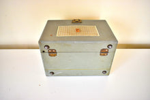 Load image into Gallery viewer, Star Frost Mid Century 1955 Philco Model D-665-126 Vacuum Tube AM Valise Lunch Box Radio!