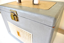 Load image into Gallery viewer, Star Frost Mid Century 1955 Philco Model D-665-126 Vacuum Tube AM Valise Lunch Box Radio!