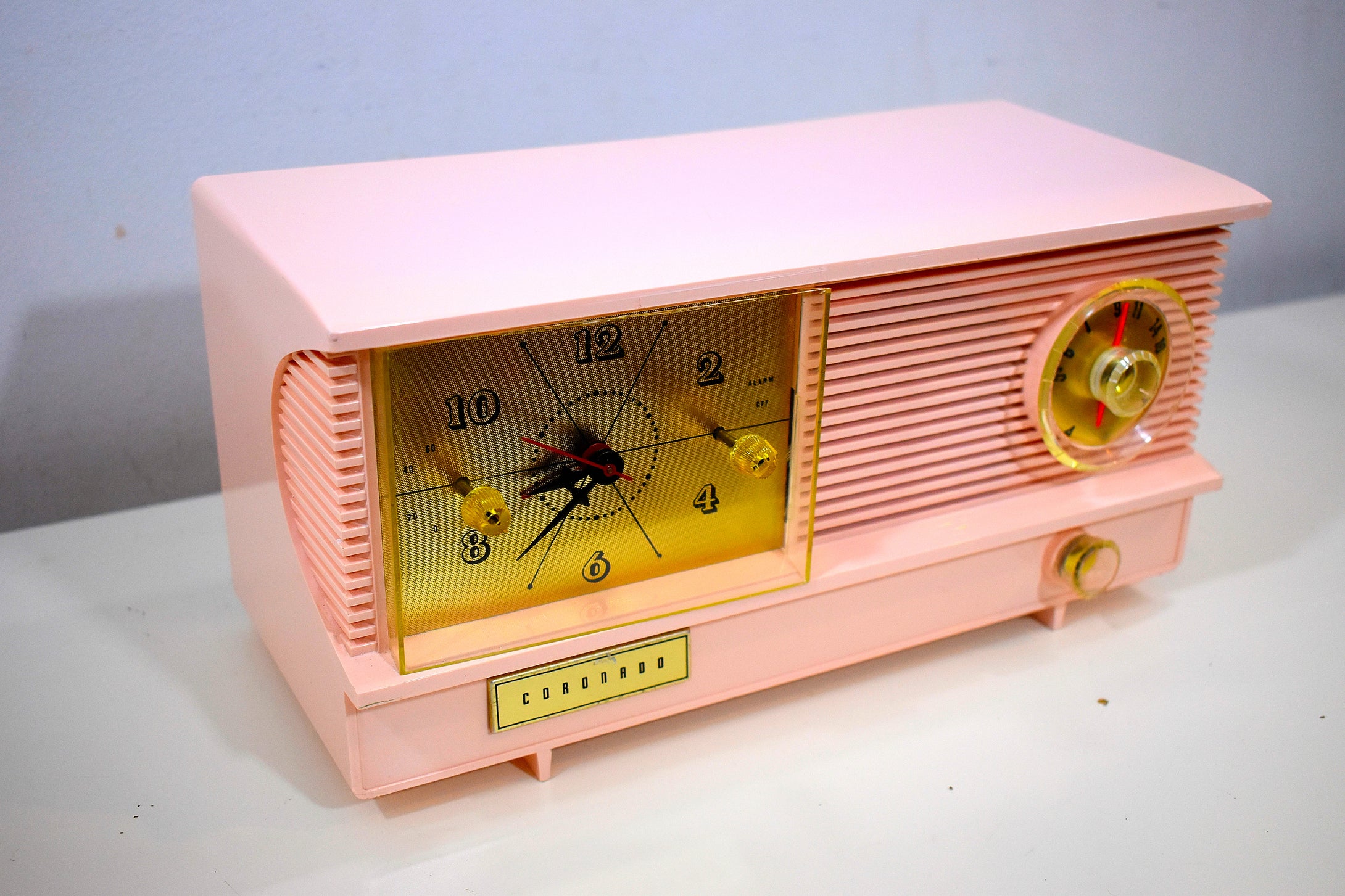 Powder Pink Vintage Antique Mid Century 1961 Coronado Vacuum Tube AM Clock Radio Restored and Very Rare!