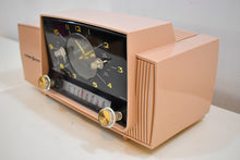 Charger l&#39;image dans la galerie, Pastel Pink 1957 General Electric Model 913D Vacuum Tube AM Clock Radio Real Looker Near Mint Condition!