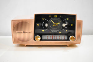 Pastel Pink 1957 General Electric Model 913D Vacuum Tube AM Clock Radio Real Looker Near Mint Condition!