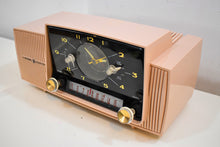 画像をギャラリービューアに読み込む, パステル ピンク 1957 ゼネラル エレクトリック モデル 913D 真空管 AM クロック ラジオ 本物の Looker ほぼ新品状態!