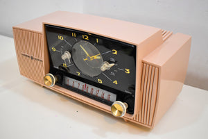 パステル ピンク 1957 ゼネラル エレクトリック モデル 913D 真空管 AM クロック ラジオ 本物の Looker ほぼ新品状態!