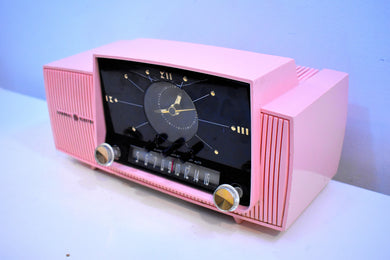 プリンセス ピンク ミッドセンチュリー 1958 ゼネラル エレクトリック モデル C416 真空管 AM クロック ラジオ 美しいサウンド 素晴らしい素晴らしい状態です。