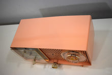 Charger l&#39;image dans la galerie, Chiffon Pink Vintage 1959 General Electric Model C437A Vacuum Tube AM Clock Radio Cream Puff!