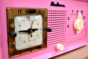 世界で最も希少なラジオ NOS ピンク マディソン 1948 モデル 940 AM チューブ クロック ラジオ ホーリー スモークをご覧ください。