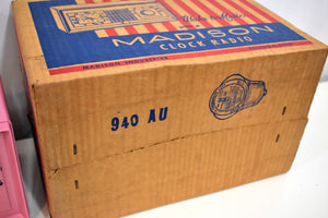 世界で最も希少なラジオ NOS ピンク マディソン 1948 モデル 940 AM チューブ クロック ラジオ ホーリー スモークをご覧ください。
