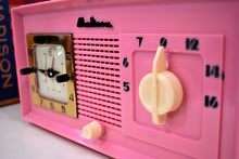 画像をギャラリービューアに読み込む, 世界で最も希少なラジオ NOS ピンク マディソン 1948 モデル 940 AM チューブ クロック ラジオ ホーリー スモークをご覧ください。