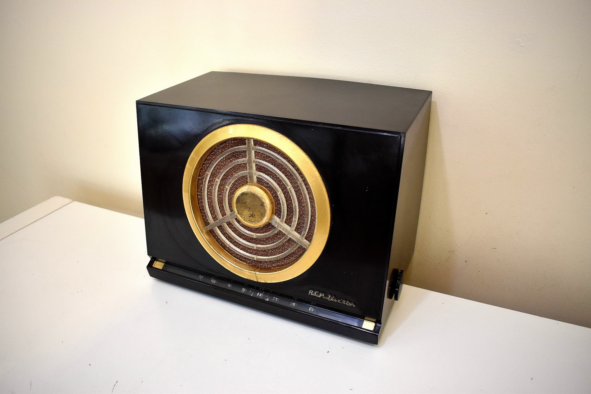 Bluetooth Ready To Go - Nutmeg Brown Bakelite 1950 RCA Victor Model 9-X-561 Vacuum Tube Radio Boom Box!
