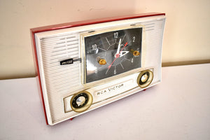 Cardinal Red and White 1962 RCA Victor Model 1-RD-53 AM Vacuum Tube Clock Radio Sleek!