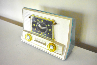 Turquoise and White Vintage 1957 RCA 1-RD-65 AM Vacuum Tube Radio Works Great Excellent Condition Sounds Fantastic!