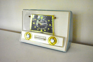 Turquoise and White Vintage 1957 RCA 1-RD-65 AM Vacuum Tube Radio Works Great Excellent Condition Sounds Fantastic!