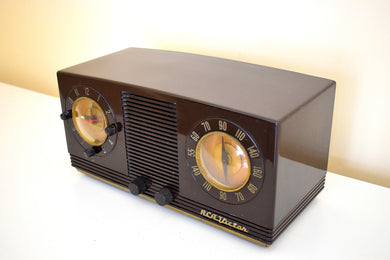 Chocolate Brown Beauty Vintage 1952 RCA Victor 2-C-521 Clock Radio Vacuum Tube AM Clock Radio Solid Player Understated Elegance!