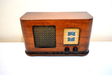 Load image into Gallery viewer, Artisan Handcrafted Wood 1939 RCA Model 9TX31 Vacuum Tube AM Radio Works Great! Excellent Plus Condition!