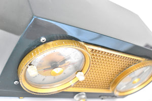 インバネスグリーン 1954 RCA Victor Model 4-C-543 AM 真空管ラジオのサウンドは素晴らしいです。非常に良い状態！