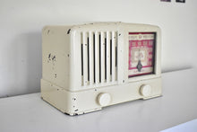 Load image into Gallery viewer, Antique Ivory Bakelite 1942 RCA Victor Model 6X2 Vacuum Tube AM Radio Sounds Great!