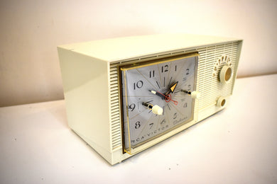 Luster Ivory 1955 RCA Victor Model 7-C-6N Clock Radio Excellent Working and Physical Condition!