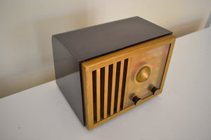 Bluetooth MP3 すぐに使えます - 1947 RCA Victor モデル 75X11 AM ブラウン ベークライト真空管ラジオ クラシックで上品！素晴らしいサウンド!