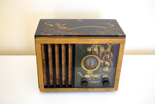 Charger l&#39;image dans la galerie, Oriental Theme Painted Black Bakelite 1946 RCA Victor Model 75X15 Vacuum Tube AM Radio Sounds Great! Looks Spectacular!