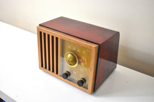 Chestnut Wood Grain Finished 1947 RCA Victor Model 75X11 AM Brown Bakelite Vacuum Tube Radio Classic and Classy! Great Sounding!