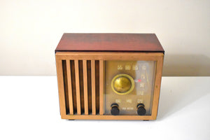 Chestnut Wood Grain Finished 1947 RCA Victor Model 75X11 AM Brown Bakelite Vacuum Tube Radio Classic and Classy! Great Sounding!