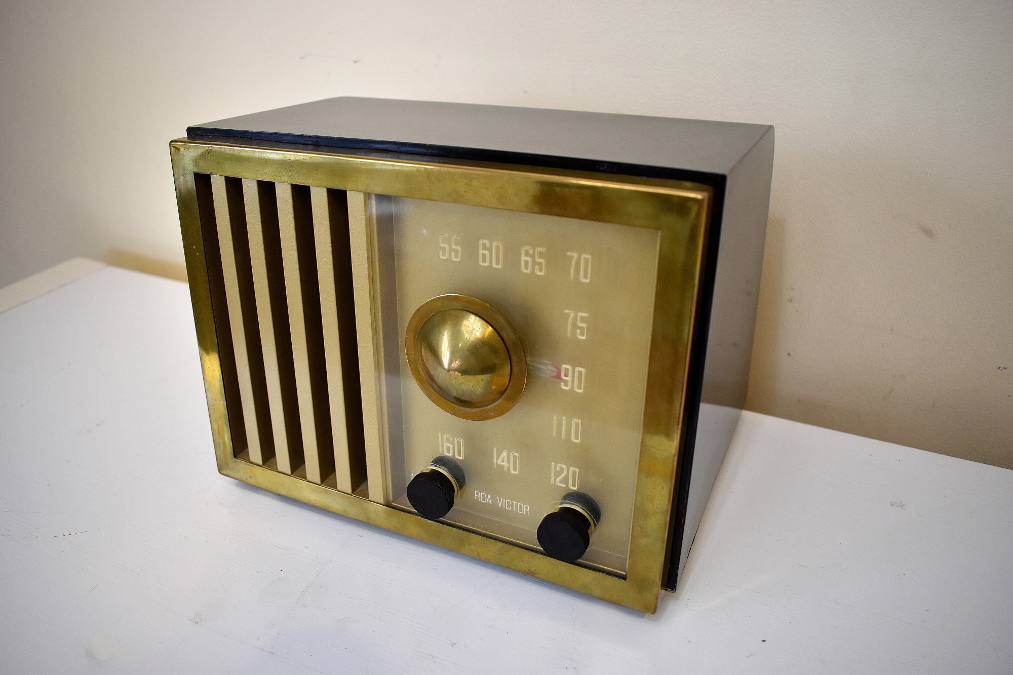 Regis Gold Brown Bakelite 1947 RCA Victor Model 75X15 AM  真空管ラジオのサウンドは素晴らしいです。非常に良い状態！