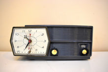 Load image into Gallery viewer, Moderno Grigio RCA Victor 8-C-6J Clock Radio 1959 Vacuum Tube AM Clock Radio Sounds Great! Looks Sleek!
