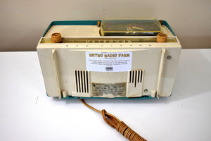 ターコイズとホワイト 1956 RCA Victor 9-C-7LE 真空管 AM クロック ラジオ 動作良好、素晴らしい状態です。