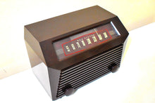 Charger l&#39;image dans la galerie, Bluetooth Ready To Go - Edgy Looking Brown Bakelite 1949 RCA Victor Model 9-X-641 Vacuum Tube AM Radio Looks Great! Sounds Wonderful!