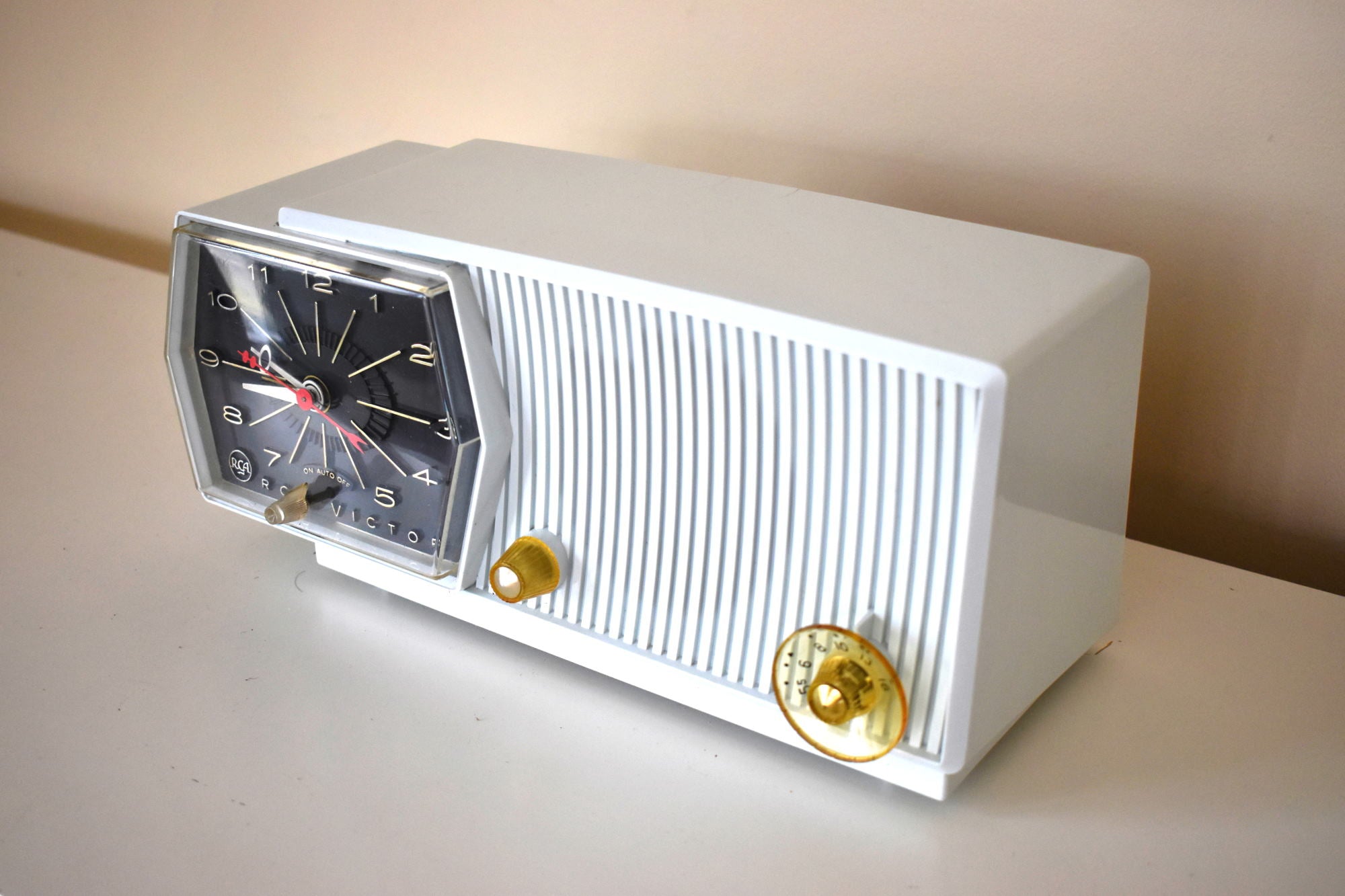 Bluetooth Ready To Go - Tivoli White Mid Century 1959 RCA Victor Model C-1L Vacuum Tube AM Clock Radio Looks and Sounds Great!