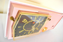 Charger l&#39;image dans la galerie, Powder Pink and White 1959 RCA Victor Model C-2FE &#39;The Timeflair&#39; Vacuum Tube AM Clock Radio Works Great Excellent Condition!
