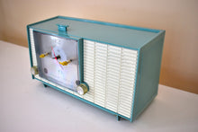 Charger l&#39;image dans la galerie, Teal Blue Mid Century Vintage 1957 RCA Victor  Model 4RD40 vacuum Tube AM Clock Radio Cute! Rare Color Combo!