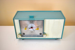 Teal Blue Mid Century Vintage 1957 RCA Victor  Model 4RD40 vacuum Tube AM Clock Radio Cute! Rare Color Combo!
