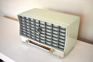 ピスタチオ ミント グリーン ヴィンテージ 1953 RCA Victor 6-XD-5 真空管ラジオ 音も見た目も素晴らしい！