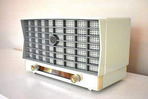 Pistachio Mint Green Vintage 1953 RCA Victor 6-XD-5 Vacuum Tube Radio Sounds and Looks Great!