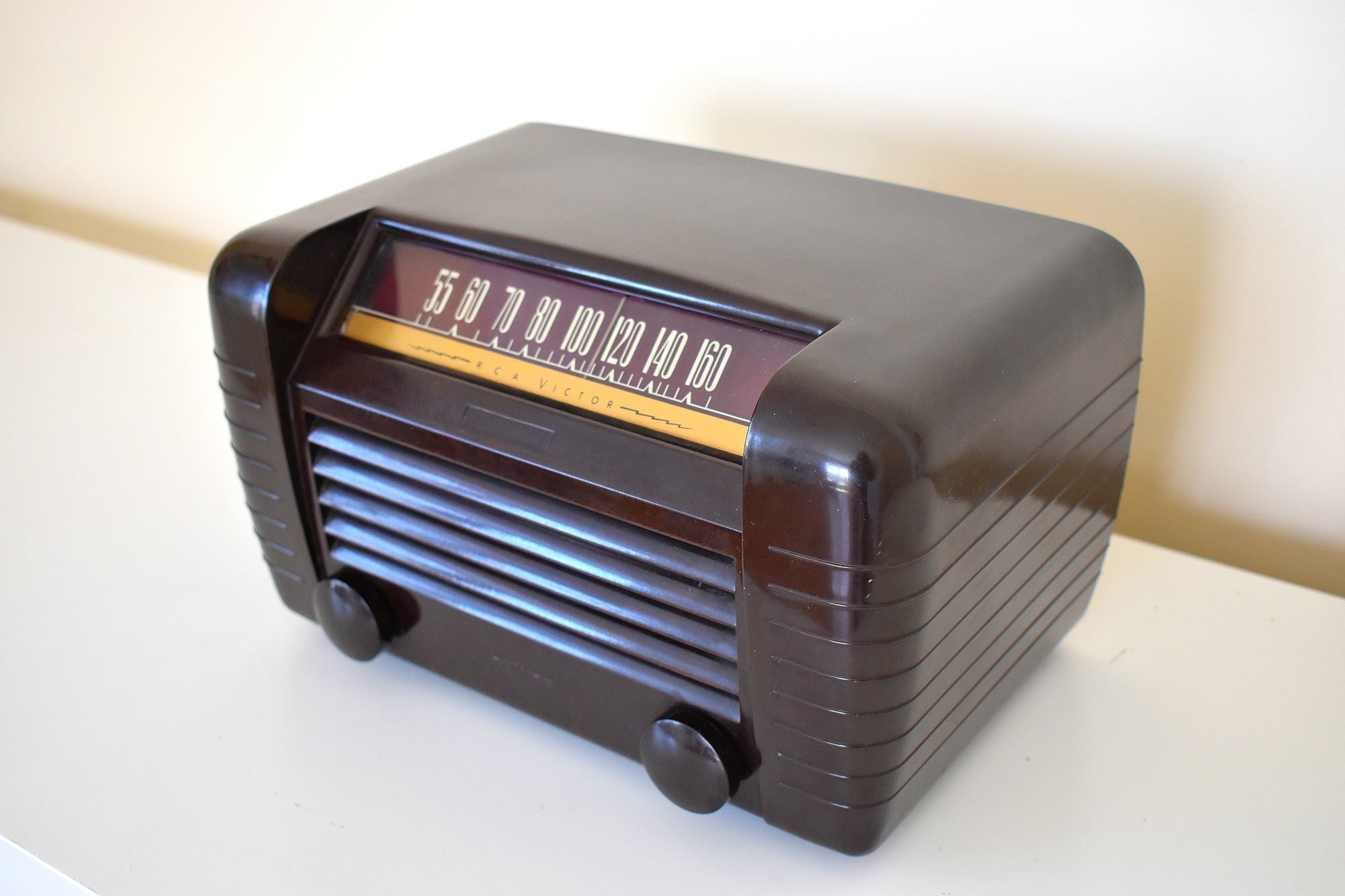 Magnificent Brown Bakelite 1946 RCA Victor Model 65X1 Vacuum Tube AM Radio Near Mint Condition Loud and Clear!