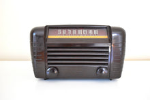 Load image into Gallery viewer, Magnificent Brown Bakelite 1946 RCA Victor Model 65X1 Vacuum Tube AM Radio Near Mint Condition Loud and Clear!