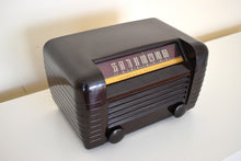 Load image into Gallery viewer, Magnificent Brown Bakelite 1946 RCA Victor Model 65X1 Vacuum Tube AM Radio Near Mint Condition Loud and Clear!