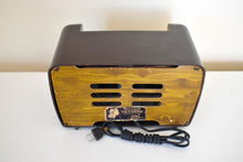 Load image into Gallery viewer, Magnificent Brown Bakelite 1946 RCA Victor Model 65X1 Vacuum Tube AM Radio Near Mint Condition Loud and Clear!