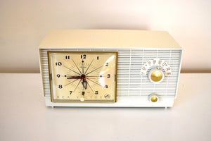 Bluetooth Ready To Go - Linen White Vintage 1956 RCA Victor Model 6-C-5 Vacuum Tube AM Clock Radio Near Mint Condition!