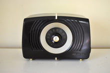 Charger l&#39;image dans la galerie, Wenge Brown Bakelite 1951 RCA Victor Model X551 Vacuum Tube Radio Looks and Sounds Great!
