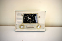 Charger l&#39;image dans la galerie, Cielo Blue and White 1962 RCA Victor Model 1-RD-65 AM Vacuum Tube Alarm Clock Radio Sounds Great! Looks Sleek!