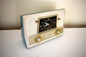 Cielo 青と白 1962 RCA Victor Model 1-RD-65 AM 真空管目覚まし時計ラジオのサウンドは素晴らしいです。見た目もスマート！