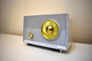 Bluetooth 準備完了 - タンドラ グレー 1951 RCA Victor モデル X-1 AM 真空管ラジオのサウンドは素晴らしく、優れた形状です。