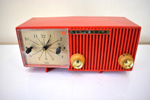 Charger l&#39;image dans la galerie, Cardinal Red 1955 Motorola Model 56CS3A AM Vacuum Tube Radio Superb Sounding Red Hot Looking!