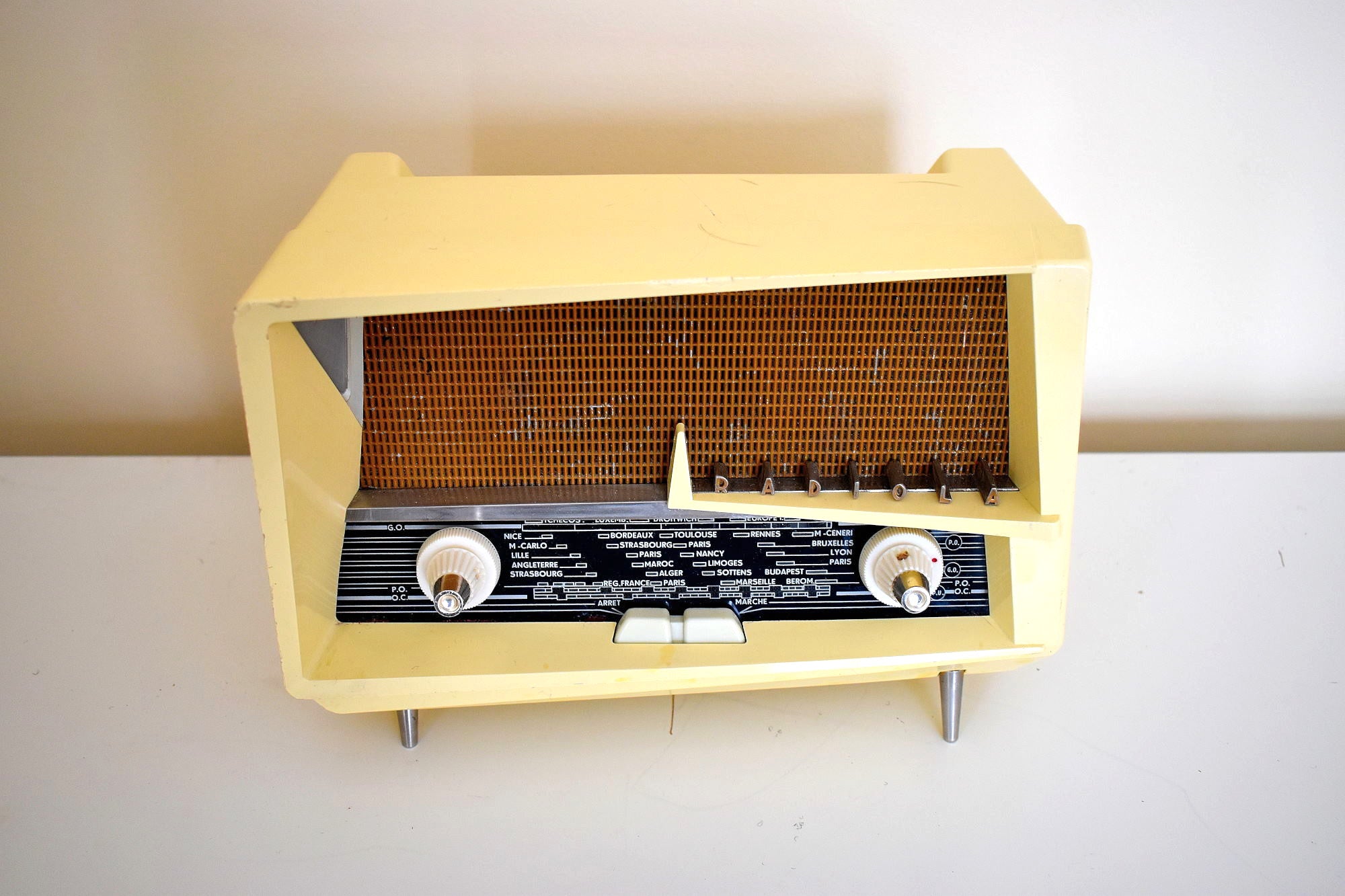 Renown Architect Le Corbusier Designed 1958 Radiola Model 248-A Bakeli ...