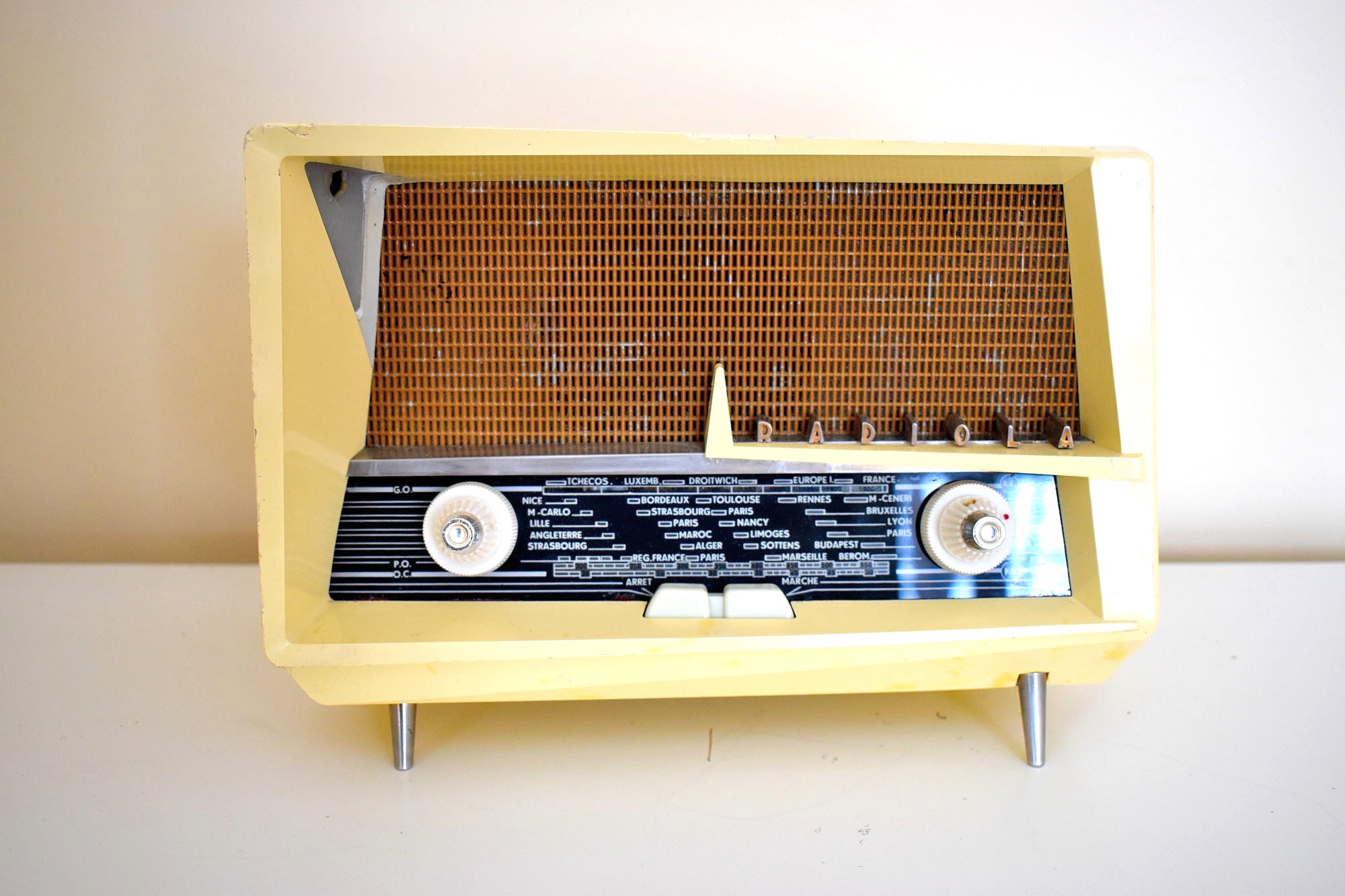 Renown Architect Le Corbusier Designed 1958 Radiola Model 248-A Bakeli ...