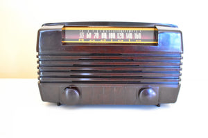 Post War 1947 Radiola Model 61-8 Bakelite AM Vacuum Tube Radio Works Great Excellent Near Mint Condition!